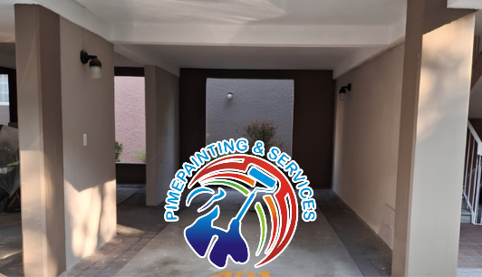 Pintores monitoreando secado y condiciones ambientales en exterior PIMEPAINTING