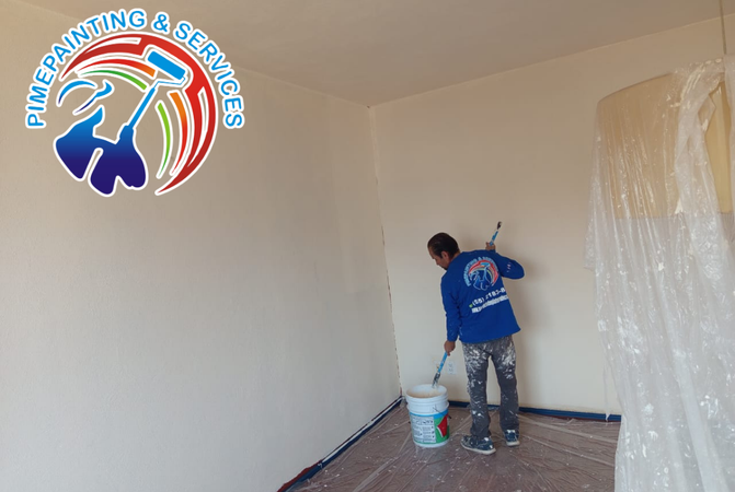 Paredes de una cocina moderna pintadas con acabado satinado resistente a la grasa y al vapor