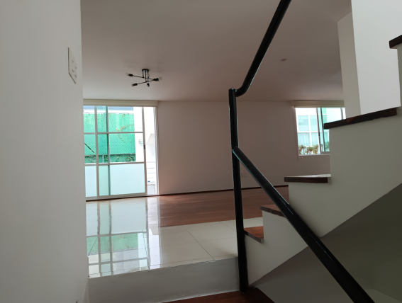 Pintura de mantenimiento CDMX realizando acabados interiores y exteriores